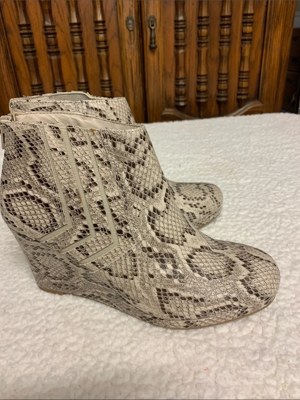 Sugar Juliette wedge Snakeskin Booties NEW Size 7 1/2 zipper heels easy on & off